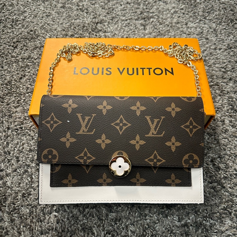 BNIB Replica Louis Vuitton handbag / wallet